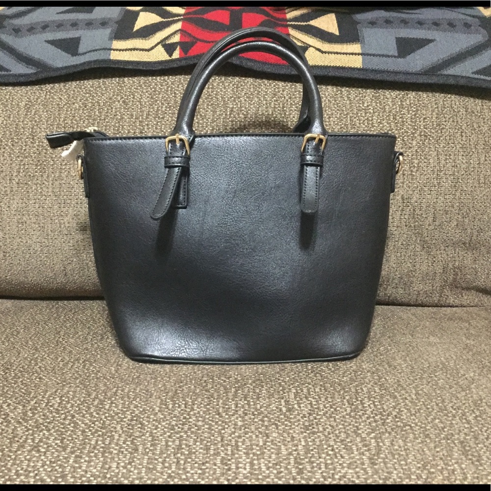 Isabelle black medium purse w/gold-tone hardware.